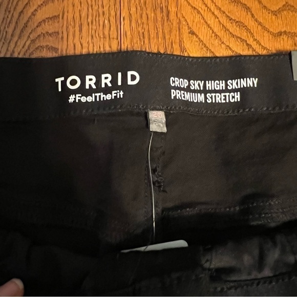 NEW Torrid Crop Sky High Skinny Premium Stretch High-Rise Jeans in Black Sz 20 - Picture 8 of 14